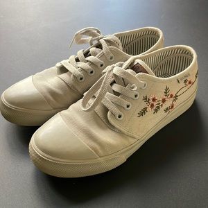 Bangs, Size 6, London Fog Tennis Shoes